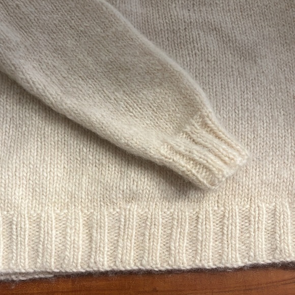 Not your average handmade grandma’s wool knit sweater cream and blue fits large - Picture 8 of 12